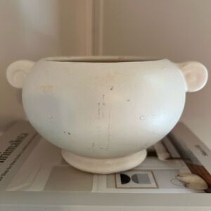 Vintage McCoy Floraline matte white planter